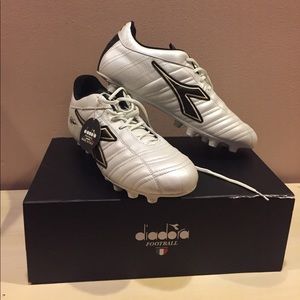 Diadora Men’s Leather Soccer Cleats